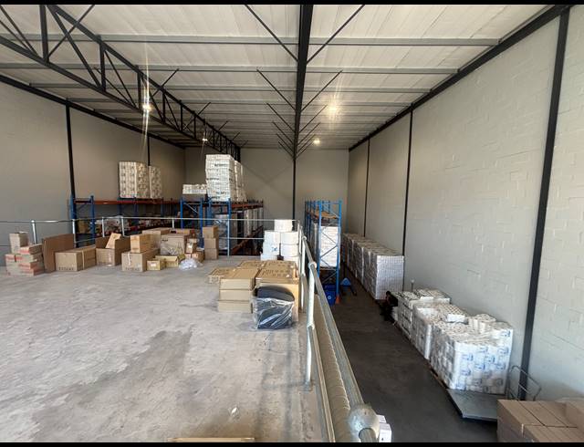 406M² WAREHOUSE TO LET IN STIKLAND INDUSTRIAL